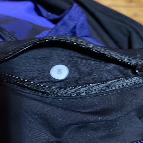 Lululemon size 8 blue camouflage speed or run shorts excellent condition - Picture 4 of 4